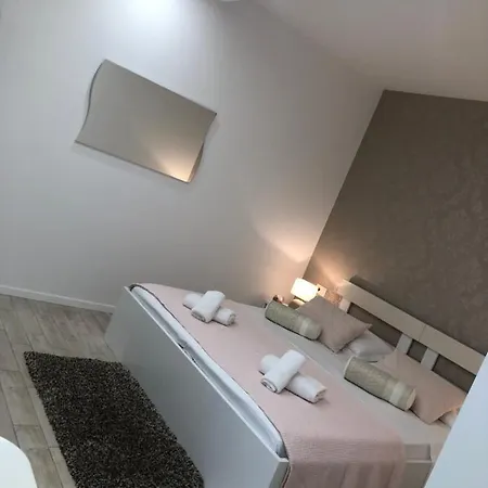 Sweet Dreams Apartment Split